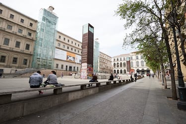Hasta convertirse en 1990 en el Museo Nacional de Arte Contemporáneo Reina Sofía, el recorrido de este edificio, y su emplazamiento, está lleno de leyendas y de historias truculentas.  Ascensores que suben y bajan apagados, gritos, ruidos extraños 