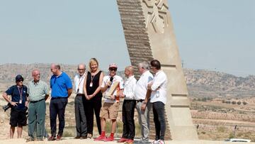 Obelisco de seis toneladas para Márquez en su curva de Aragón