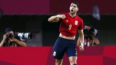 A falta de Pedri o Asensio... Rafa Mir