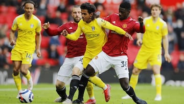 Soccer Football - Premier League - Manchester United v Fulham - Old Trafford, Manchester, Britain - May 18, 2021 Fulham's Fabio Carvalho in action with Manchester United's Luke Shaw and Axel Tuanzebe Pool via REUTERS/Phil Noble EDITORIAL USE ONL