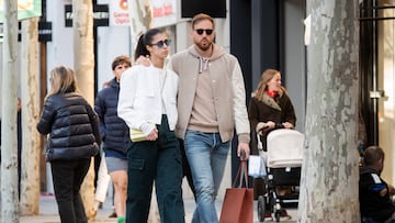Jan Oblak y Olga Danilovic pasean por las calles de la capital en una jornada de compras, a 28 de febrero de 2024, en Madrid (España)
28 FEBRERO 2024
Óscar Ortiz / Europa Press
28/02/2024