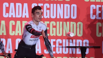 21/08/25 VUELTA CICLISTA ESPAÑA 2025
PRESENTACION EQUIPOS VUELTA CICLISTA A ESPAÑA EN TURIN
JUAN AYUSO LANZA UN BIDON HACIA EL PUBLICO