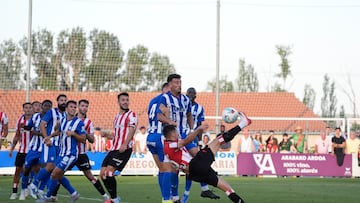 El Alavés se lleva el homenaje a De Marcos