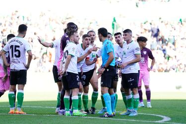 El Racing mereció la victoria, pero el Málaga se aferró al empate