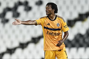 El cafetero que debutó en 2008 en el Independiente de Medellín, se mantiene presente en el verde militando en el Pisa SC, recién ascendido a la Serie A. Entre esos años, Cuadrado ha pasado 17 temporadas en Italia, donde más destacó fue la Juventus. No obstante, antes de jugar para el conjunto de Turín, vistió durante una temporada la camiseta Chelsea, con la que ganó la Premier League. Después, llegó a ‘La Vecchia Signora’ y como ‘bianconeri’ tuvo su mejor momento, levantando cinco ‘scudettos’ y alcanzando una final de Champions.Tras finalizar su contrato en la Juve, se llevó otra liga italiana a su vitrina personal, pero esta vez uniformado con la elástica del Inter de Milán. A nivel internacional, disputó más de 100 partidos con Colombia y contribuyó para conseguir en el Mundial 2014, la mejor clasificación de la tricolor en una Copa del Mundo, los cuartos de final.