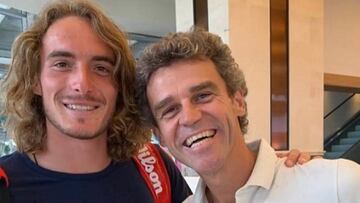 Tsitsipas, junto a Gustavo Kuerten.