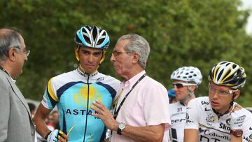 Alberto Contador, junto a Federico Martín Bahamontes en el Tour de Francia 2009.