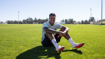 Jeison Murillo posa en las instalaciones de la ciudad deportiva del Celta.