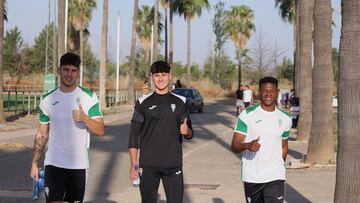 Álex Arévalo, camino del primer entrenamiento con el equipo