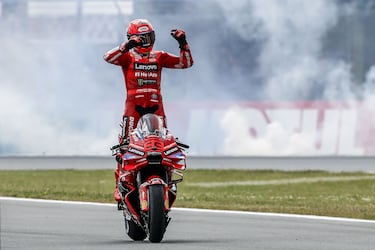 Por sexta vez esta temporada, Marc Márquez hace doblete ganando la carrera al esprint y la carrera del domingo en el mismo gran premio.