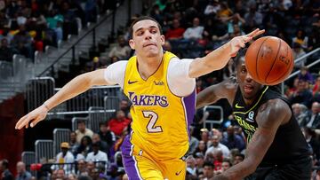 ATLANTA, GA - FEBRUARY 26: Lonzo Ball #2 of the Los Angeles Lakers loses the ball as he drives against Taurean Prince #12 of the Atlanta Hawks at Philips Arena on February 26, 2018 in Atlanta, Georgia. NOTE TO USER: User expressly acknowledges and agrees that, by downloading and or using this photograph, User is consenting to the terms and conditions of the Getty Images License Agreement. Kevin C. Cox/Getty Images/AFP
== FOR NEWSPAPERS, INTERNET, TELCOS & TELEVISION USE ONLY ==