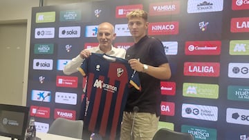 Hugo Pérez, junto a Martín González, en su presentación.