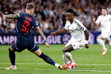 5-0. Gran jugada del conjunto blanco. Empieza en Thibaut Courtois y termina en Vinicius dentro del área austríaca, para definir cruzando el balón al palo largo de Janis Blaswich.