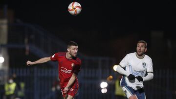 Oier despeja un balón