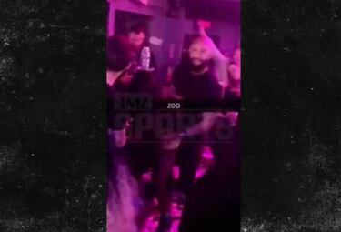 El arquero Tim Howard fue captado en un Strip Club