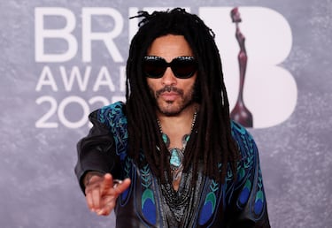 Lenny Kravitz posa en la alfombra de los Brit Awards 2025.