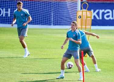 Conor Gallagher durante el entrenamiento de hoy del Atlético de Madrid en la Ciudad Deportiva de Majadahonda.