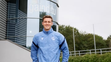 Fotos entrevista al jugador de la real sociedad Beñat Turrientes en Zubieta
