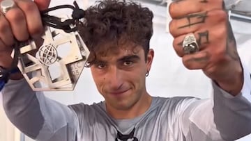Guillem Navas con la medalla de plata de X Games y los pulgares hacia arriba