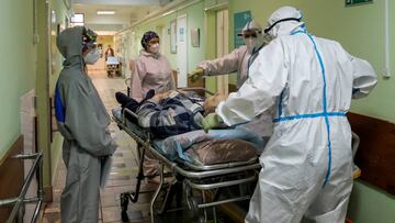 FILE PHOTO: Medical workers transport a patient inside the City Clinical Hospital Number 52, where patients suffering from the coronavirus disease (COVID-19) are treated, in Moscow, Russia October 8, 2020. Picture taken October 8, 2020. REUTERS/Maxim Shemetov/File Photo