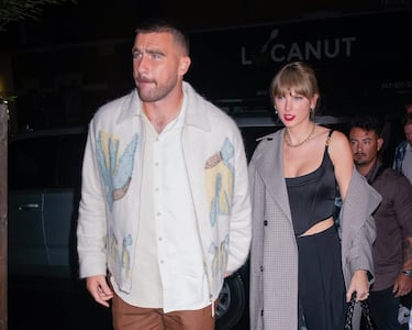 El tight end de los Kansas City Chiefs, Travis, y la superestrella del pop, Taylor, han revolucionado sus respectivos mundos. Su relación empezó en verano de 2023 y ha sido de las más seguidas por los fans y medios.