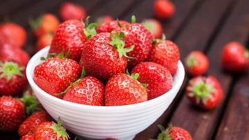 Las fresas se han convertido en un fruto prohibido en Cuba. Esta fue la reacción de un grupo de cubanos al probarlas por primera vez en la vida.