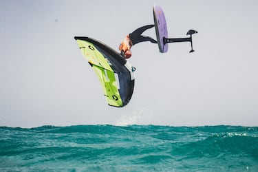 Así son los trucos que hacen brillar a los españoles en el wingfoil freestyle mundial
