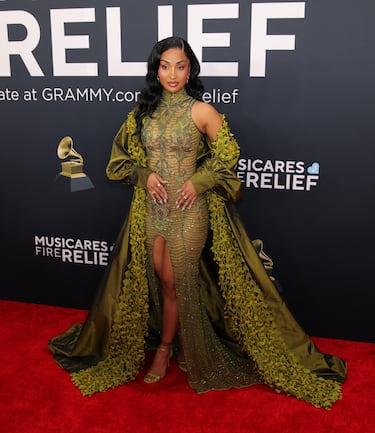 Shenseea posa en la alfombra roja de los Grammys 2025 en ell Crypto.com Arena situado en la ciudad de Los Ángeles, en California.