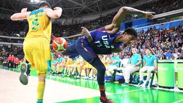 USA's guard Paul George (R) falls into the stands during a Men's round Group A basketball match between Australia and USA at the Carioca Arena 1 in Rio de Janeiro on August 10, 2016 during the Rio 2016 Olympic Games. / AFP PHOTO / Mark RALSTON