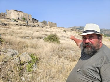 Michel Courtie, el hombre que vive a solas en la joya abandonada entre España y Francia: “Es cuestión de fuerza de carácter”
