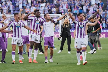 Los jugadores del Valladolid celebran el regreso a Primera División.