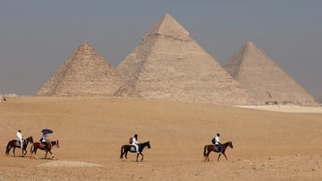 FILE PHOTO: Tourists ride horses in front of the Great Pyramid of Giza, on the outskirts of Cairo, Egypt, October 26, 2023. REUTERS/Mohamed Abd El Ghany/File Photo