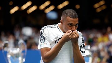 Soccer Football - Real Madrid unveil Kylian Mbappe - Santiago Bernabeu, Madrid, Spain - July 16, 2024 New Real Madrid signing Kylian Mbappe kisses the club badge during the presentation REUTERS/Juan Medina
