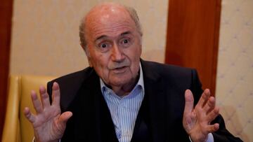Joseph Blatter dando explicaciones.