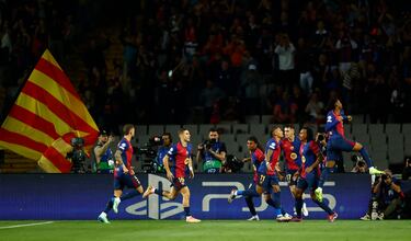 3-1. Raphinha celebra el tercer gol que marca en el minuto 45 de partido. Doblete del jugador brasileño.