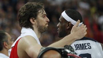 Pau Gasol y LeBron James tras la final de los Juegos Olímpicos de Londres 2012 entre España y Estados Unidos.