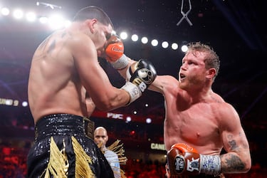 Saúl Álvarez peleó dos veces en 2024, pero la más destacada fue contra el puertorriqueño Edgar Berlanga. El boricua prometió una guerra entre México y Puerto Rico sin defraudar a nadie. ‘The Chosen One’ soportó los 12 asaltos contra ‘Canelo’, pero fue derrotado por decisión unánime. 
