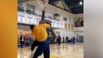 ¡Ha vuelto! ¡Cousins deja a Durant literalmente KO con un matazo!