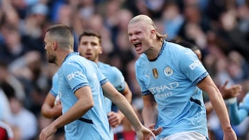 Soccer Football - Premier League - Manchester City v Fulham - Etihad Stadium, Manchester, Britain - October 5, 2024 Manchester City's Mateo Kovacic celebrates scoring their first goal with Manchester City's Erling Haaland Action Images via Reuters/Lee Smith EDITORIAL USE ONLY. NO USE WITH UNAUTHORIZED AUDIO, VIDEO, DATA, FIXTURE LISTS, CLUB/LEAGUE LOGOS OR 'LIVE' SERVICES. ONLINE IN-MATCH USE LIMITED TO 120 IMAGES, NO VIDEO EMULATION. NO USE IN BETTING, GAMES OR SINGLE CLUB/LEAGUE/PLAYER PUBLICATIONS. PLEASE CONTACT YOUR ACCOUNT REPRESENTATIVE FOR FURTHER DETAILS..