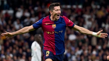 MADRID, SPAIN - OCTOBER 26: Robert Lewandowski of FC Barcelona celebrates his team second goal during the LaLiga match between Real Madrid CF and FC Barcelona at Estadio Santiago Bernabeu on October 26, 2024 in Madrid, Spain. (Photo by Diego Souto/Getty Images)