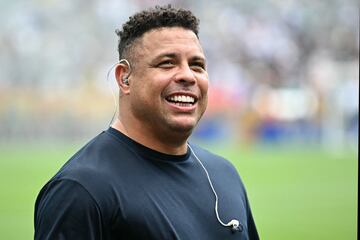 Ronaldo también estuvo en MetLife Stadium para analizar la final de la Copa Mundial de Clubes FIFA 2025. (Photo by Paul ELLIS / AFP)