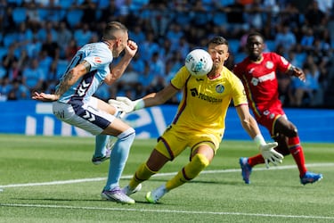 El portero del equipo azulón ha comenzado la temporada muy bien. Sus paradas ante Iago Aspas evitaron que el Celta se metiera en el partido. Soria es un muro.