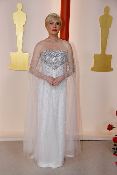 Michelle Williams con un modelo de Chanel.