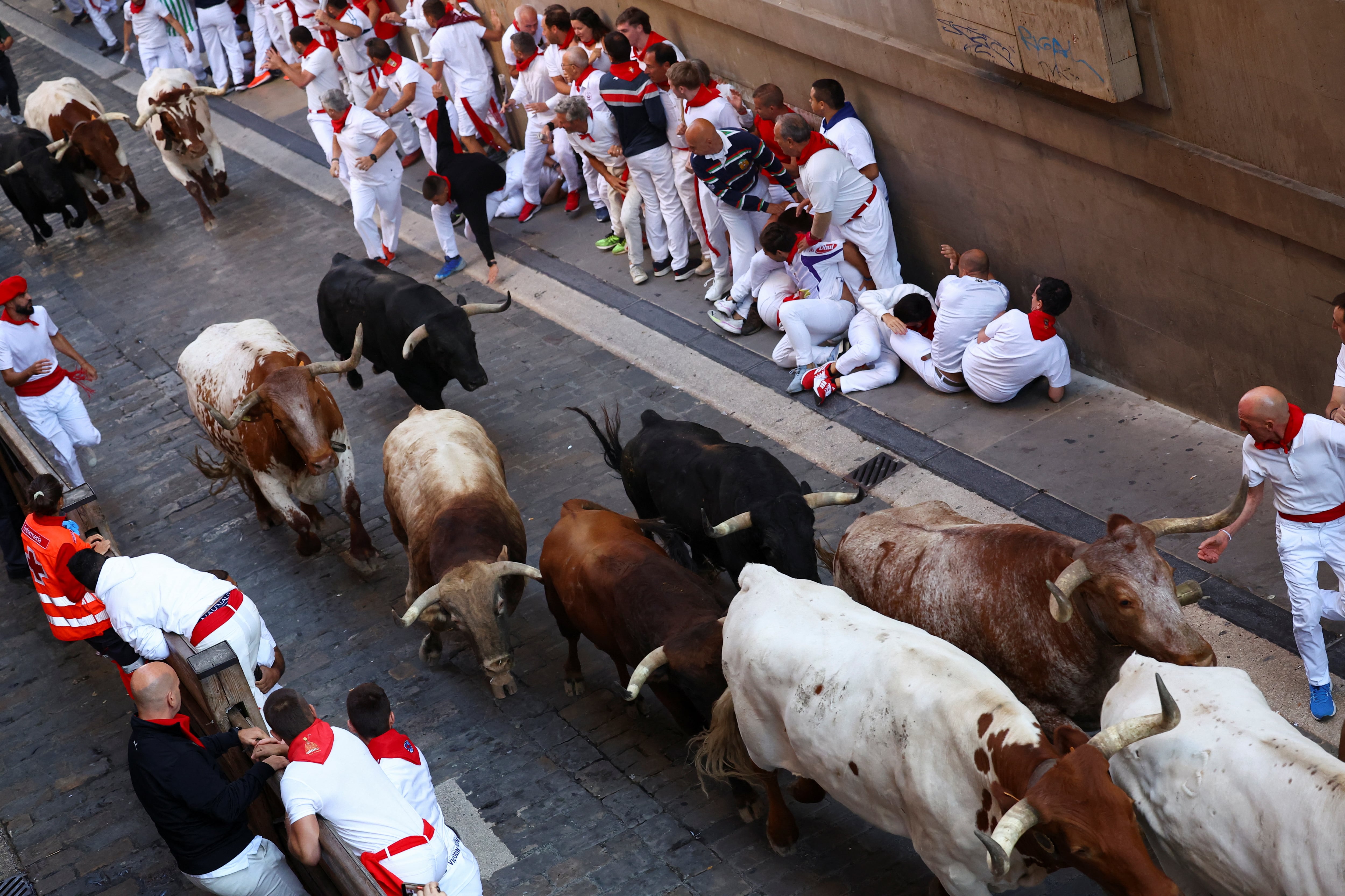 San Fermín 2025, resumen y vídeo del cuarto encierro de los Sanfermines de Pamplona hoy | Última hora