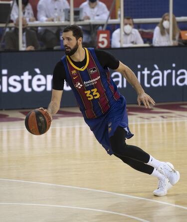 La historia de este montenegrino nacionalizado español pasa por su cambio de chaqueta en lo que concierne a la ACB y su mayúsculo cambio de vida cuando estaba en la NBA. Nikola se crió en la cantera del Real Madrid, pasando rápido a la primera plantilla y gozando de éxito en los primeros pasos de Pablo Laso como técnico del club. No ganó ni la Liga ni la Euroliga con los blancos y se marchó a Estados Unidos, donde tenía un sitio guardado. En Chicago y con Pau Gasol de cicerone. En cuatro años allí era titular habitual, pero una pelea con un compañero fue el principio del fin para él allí, tras lo que se fue a los Pelicans a seguir llamando la atención y luego a unos Bucks donde se juntó de nuevo con Gasol. En el verano de 2019 su regreso a la ACB fue uno de los mayores bombazos, quizás por lo inesperado, de lo que llevamos de siglo. Rechazó una oferta de los Jazz por la que le hubieran pagado 45 millones por tres años para volver a España. No llegó, ni él ni su familia, a adaptarse a la vida americana. Y en su vuelta eligió al eterno rival, el Barcelona, del equipo que le vio crecer, el Madrid, para pasar a ser el jugador mejor pagado del continente.
