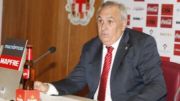 García habla del límite salarial al ser cuestionado por fichajes