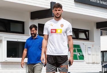 Yaremchuk, ambicioso: “Siempre que llego a un equipo pienso que voy a marcar 20 goles”