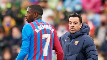 Xavi Hernandez head coach of Barcelona gives instructions to Ousmane Dembele during the La Liga Santander match between Elche CF and FC Barcelona at Estadio Manuel Martinez Valero on March 6, 2022 in Elche, Spain. (Photo by Jose Breton/Pics Action/NurPhoto via Getty Images)
PUBLICADA 02/04/22 NA MA18 3COL
