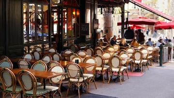 La práctica que se ha puesto de moda en los restaurantes del país vecino e inquieta a los hosteleros: “Es un cambio en el consumo”