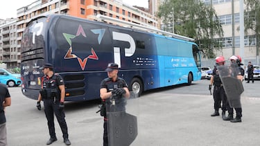 Autobús del equipo Israel, en Bilbao.